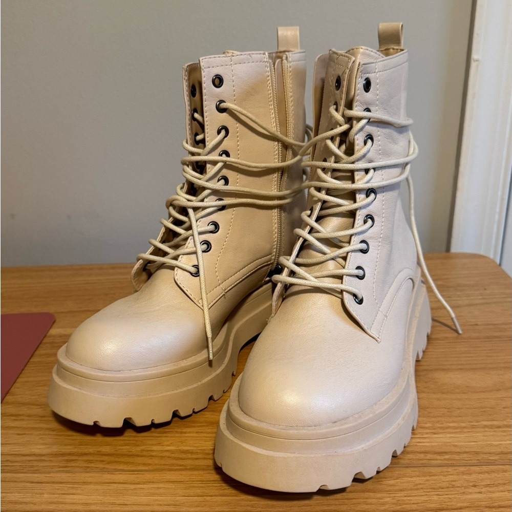 Brand New Women's Cream Lace-Up Boots